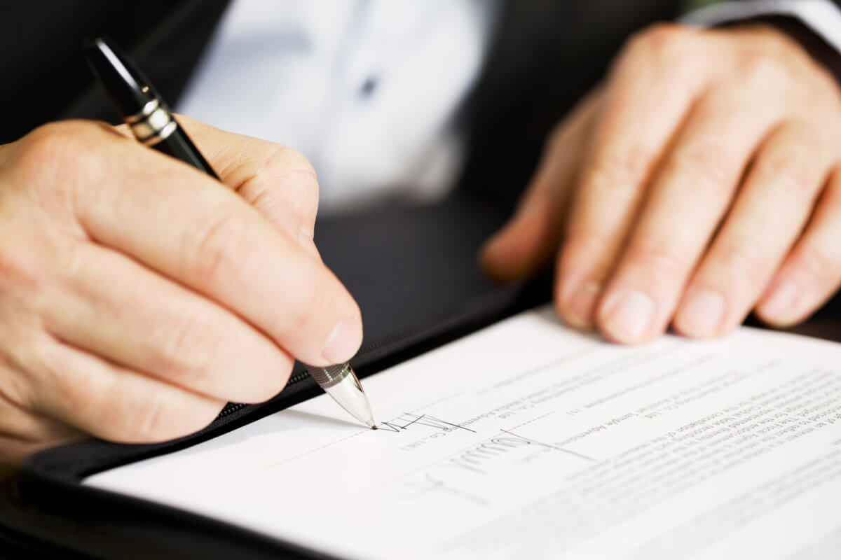 7 unexpected ways a lawyer for job injury claims can help after an accident at work